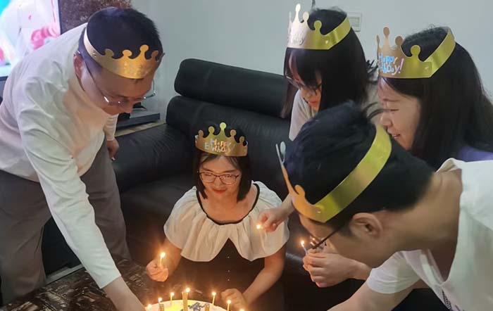 佰辰重工7月份生日(ri)會：凝聚力(li)量(liang)，共築破碎設備新篇章