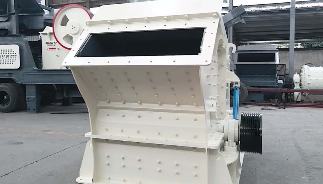 反(fan)擊式破碎機細節展示(shi)